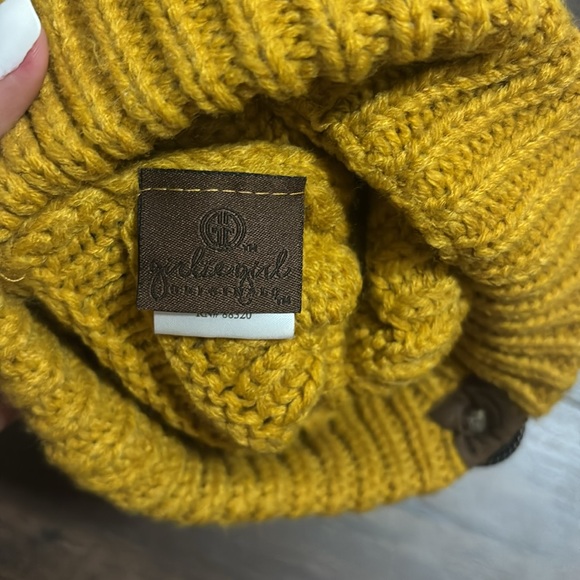 Beanie - Picture 4 of 4